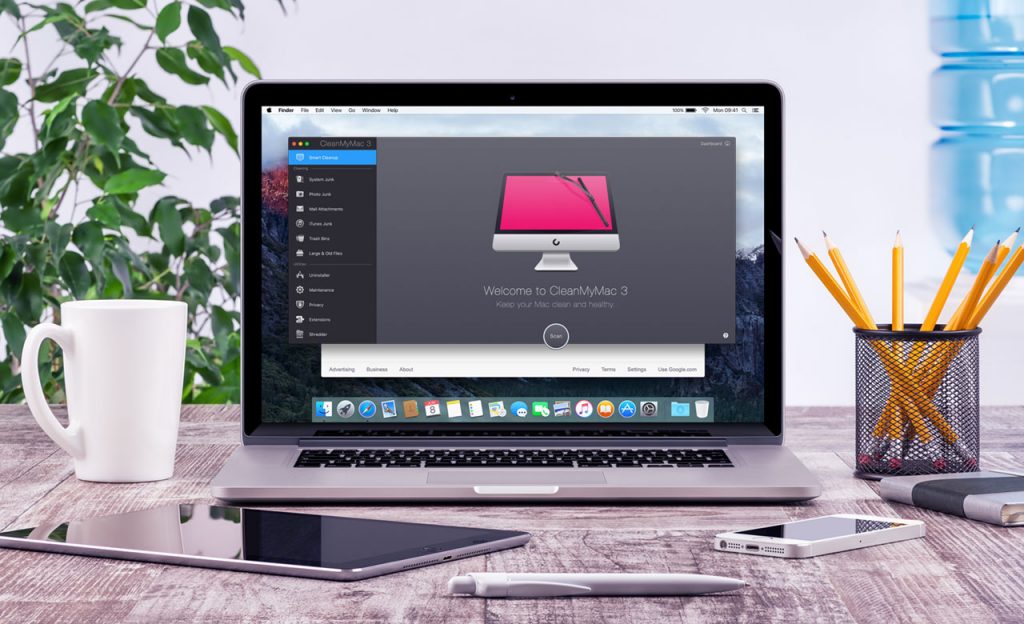 Screenshot Mac - MacBook on Desk